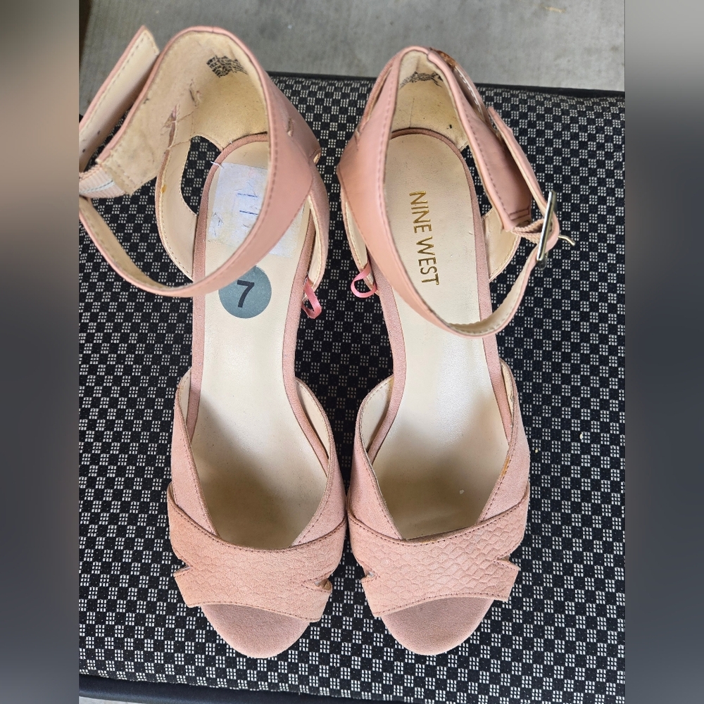 Nine West‎ Nude Crisscross Heels Excellent Condotions